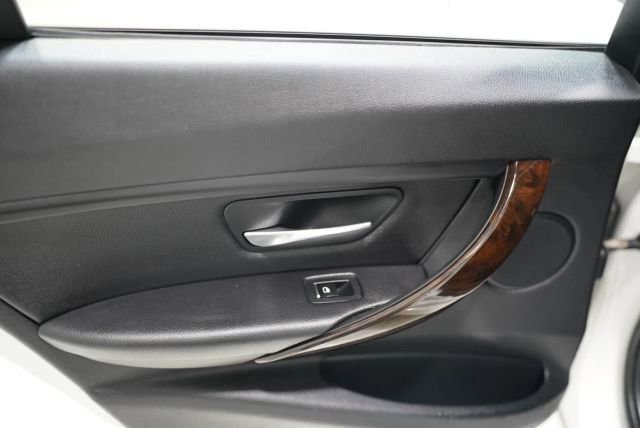 Used 2016 BMW 320i Sedan RWD image 28