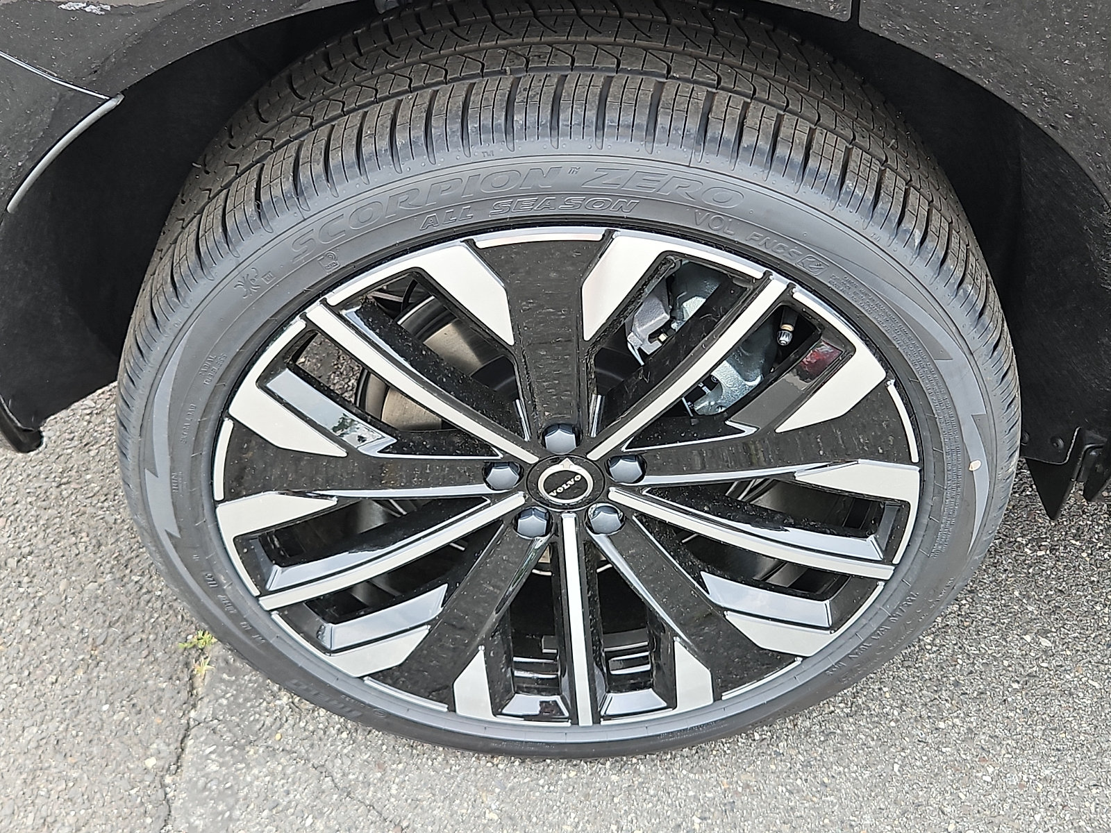New 2026 Volvo XC60 T8 Ultra w/ Protection Package Premier AWD/4WD image 7