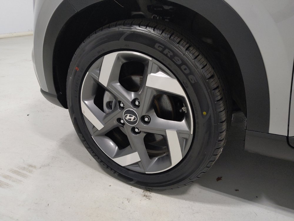 Used 2025 Hyundai Venue SEL FWD image 31
