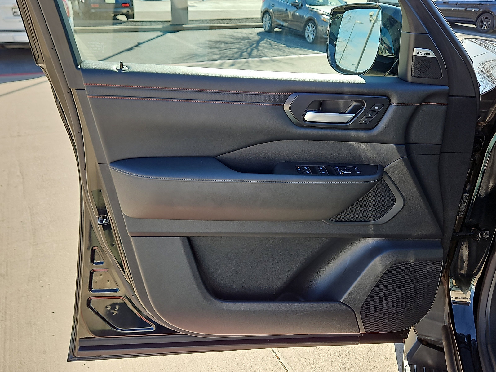 Used 2025 Nissan Armada PRO-4X image 15