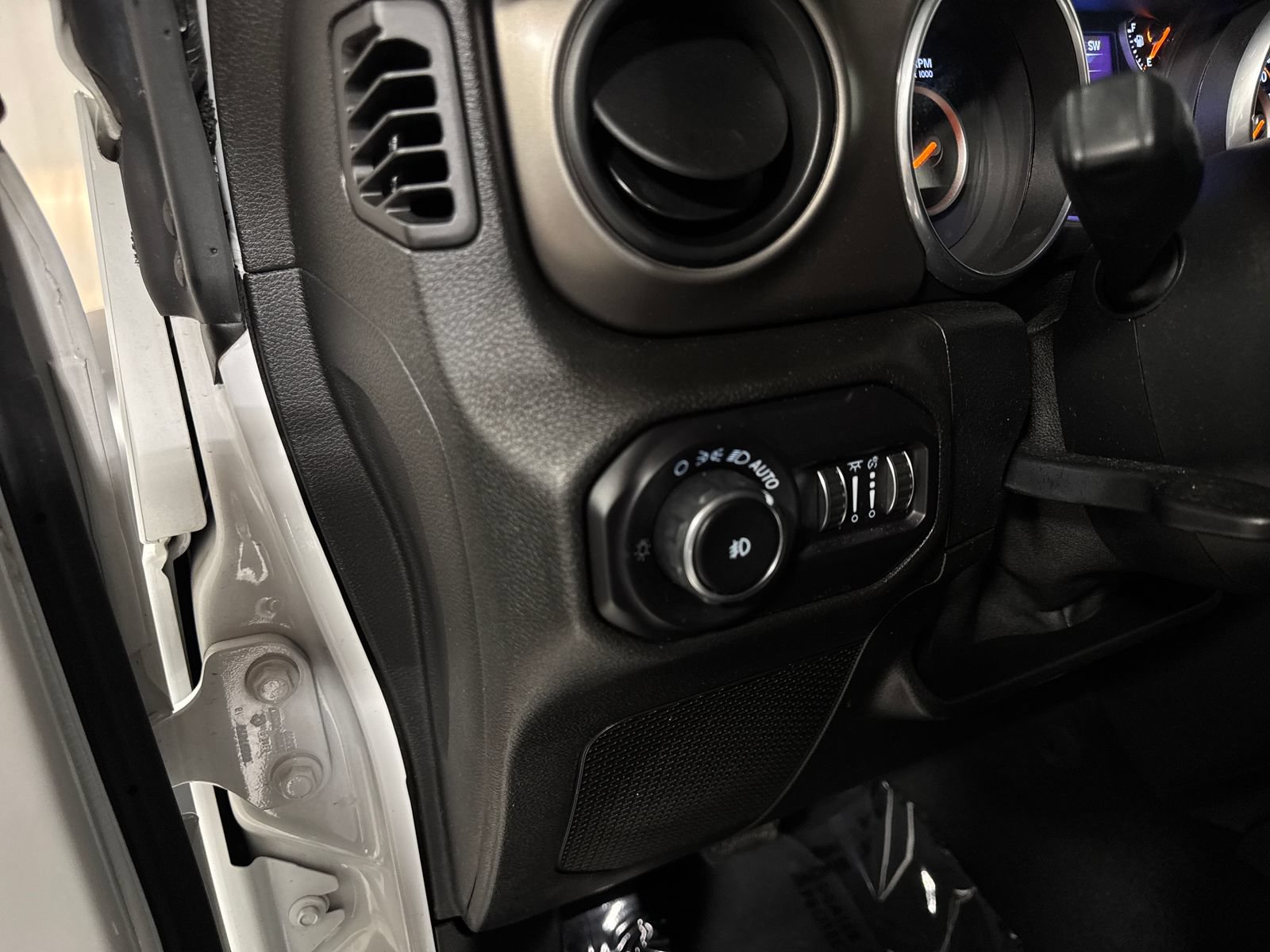 Used 2018 Jeep Wrangler Unlimited Sport S AWD/4WD image 17