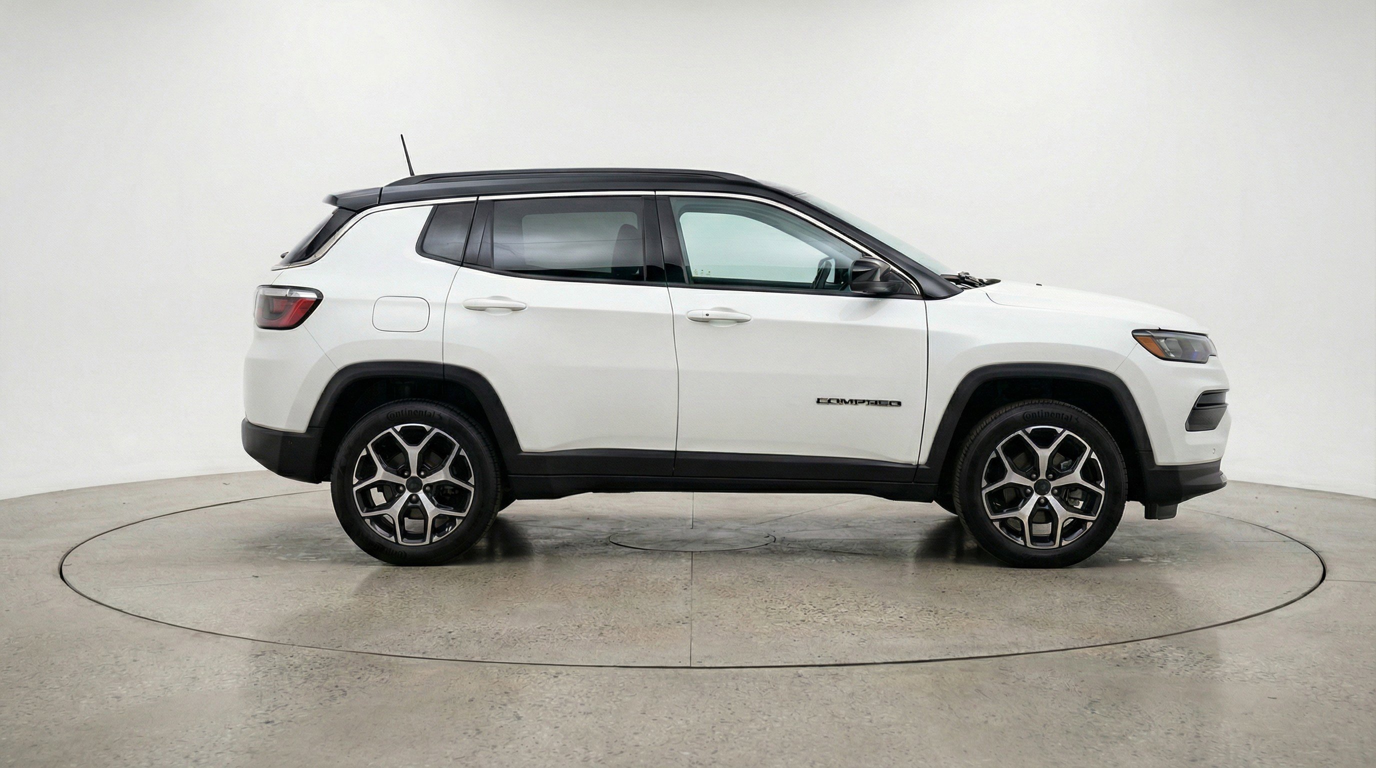 Used 2025 Jeep Compass Limited image 11