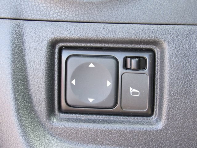 Used 2018 Nissan Versa Note SV FWD image 26