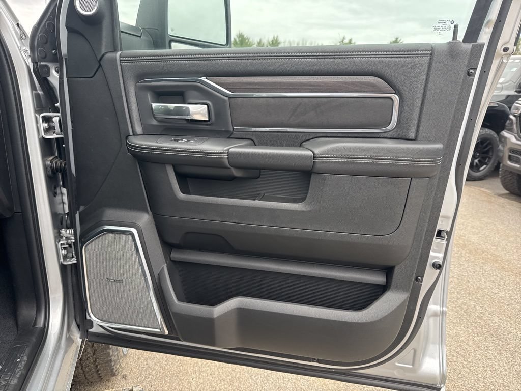 New 2026 RAM 2500 Laramie AWD/4WD image 33