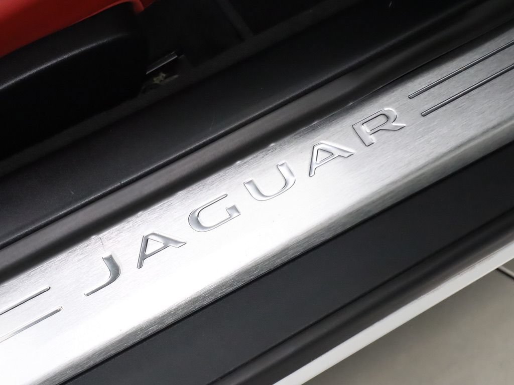 Used 2020 Jaguar F-TYPE Convertible RWD image 28