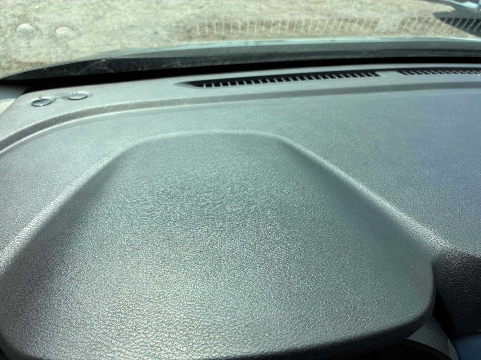 Used 2025 Nissan Versa SV w/ Trunk Package image 32