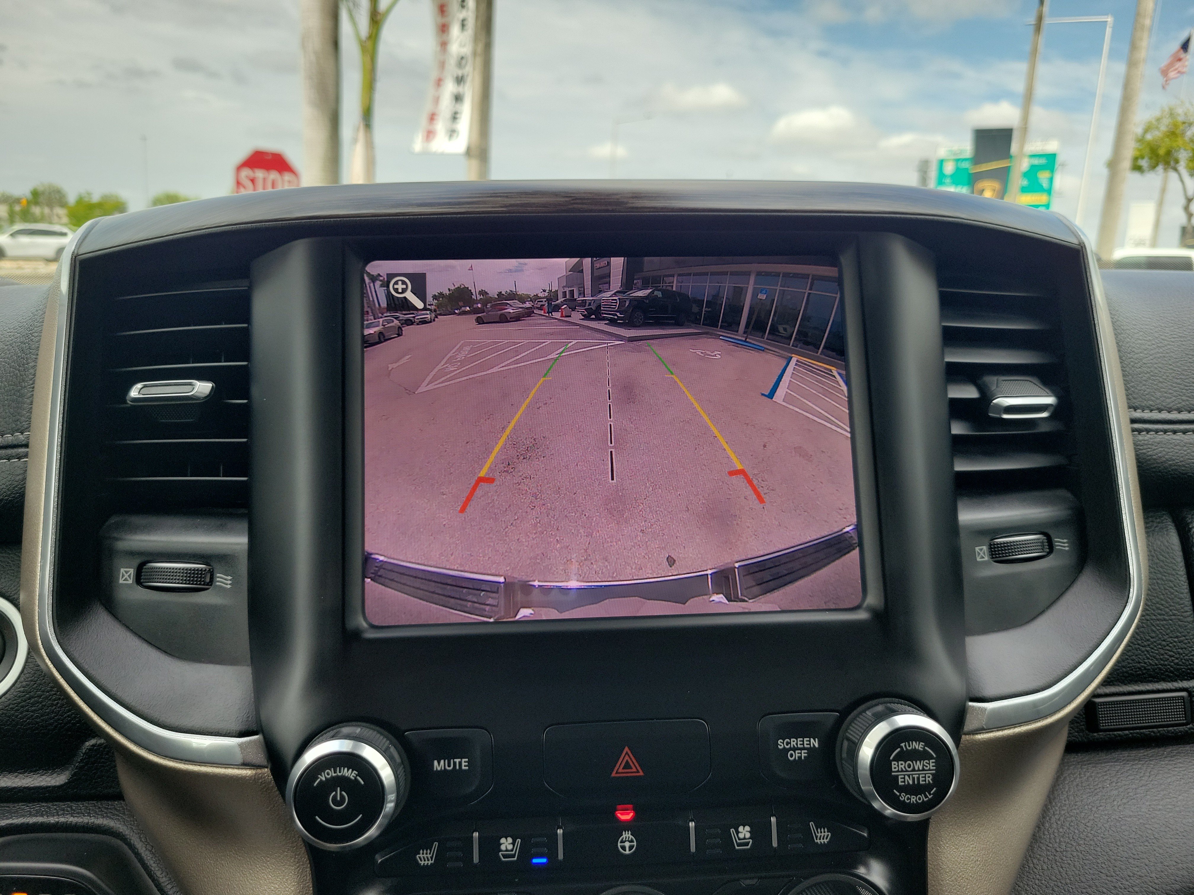 Used 2019 RAM 1500 Laramie AWD/4WD image 10