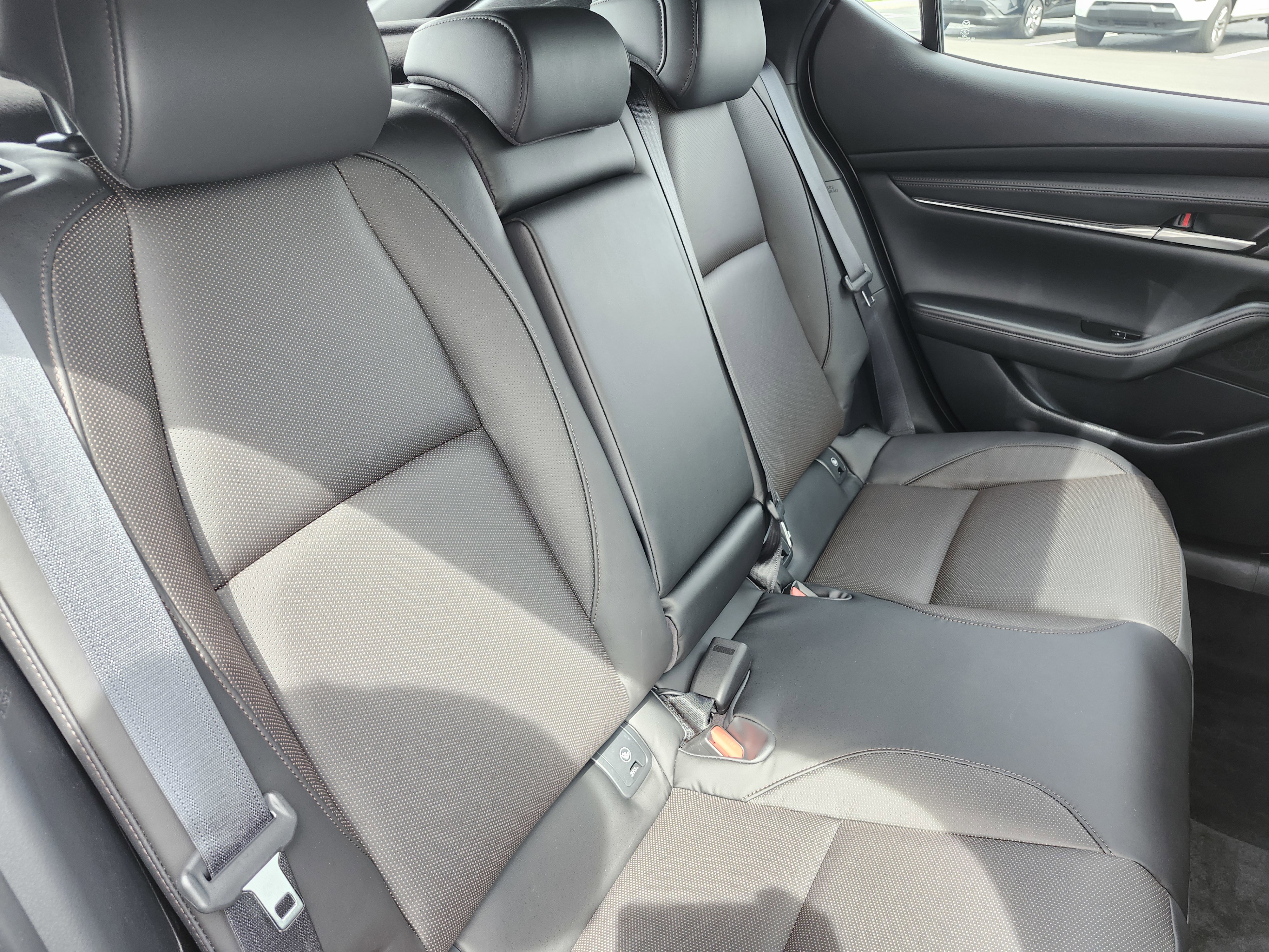 Used 2025 MAZDA MAZDA3 2.5 S Hatchback w/ Premium Pkg FWD image 21