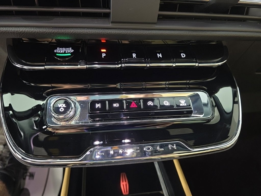 Used 2023 Lincoln Corsair Reserve w/ Equipment Group 201A image 20