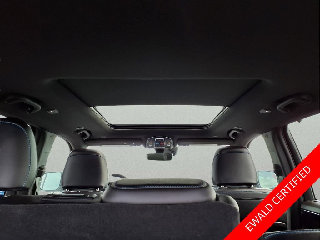 Used 2024 Jeep Grand Cherokee Trailhawk w/ Luxury Tech Group III AWD/4WD image 31