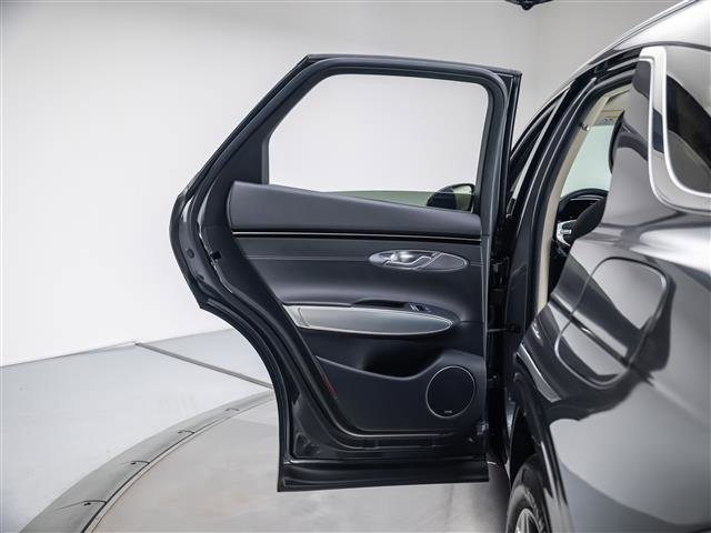 Used 2022 Genesis GV70 2.5T w/ Select Package image 30