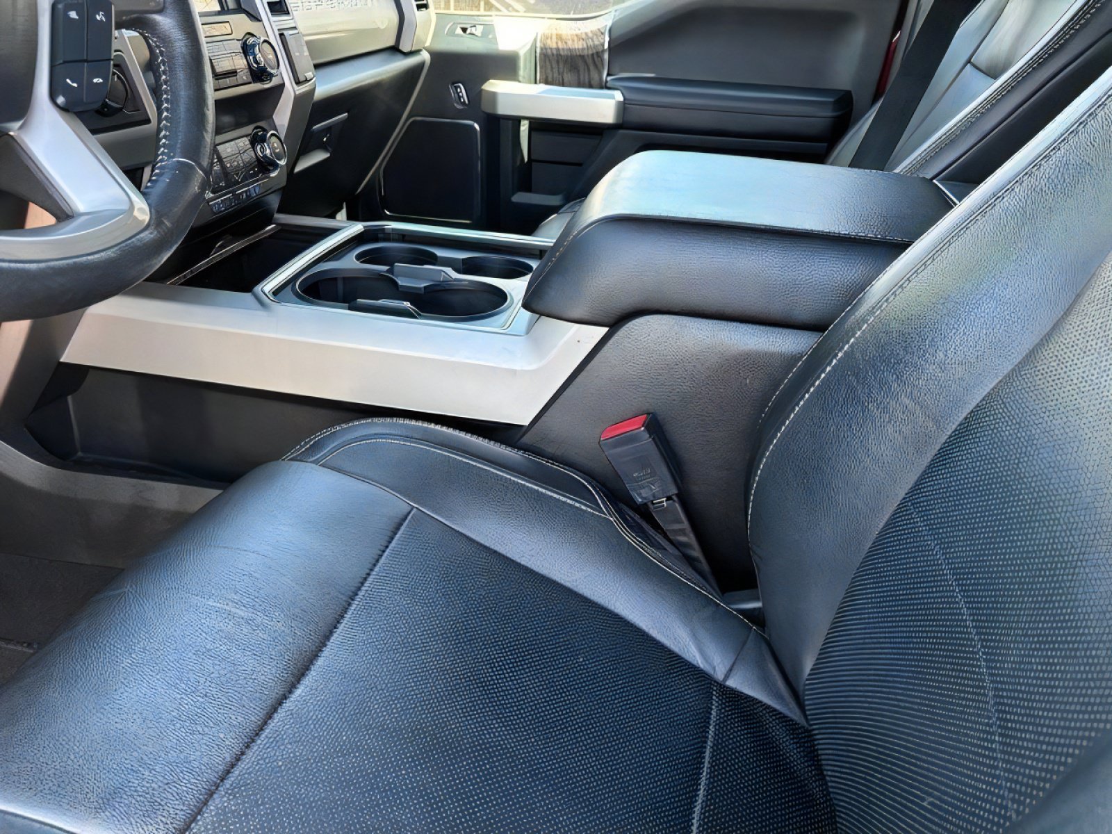 Used 2019 Ford F350 Lariat w/ Lariat Ultimate Package AWD/4WD image 16