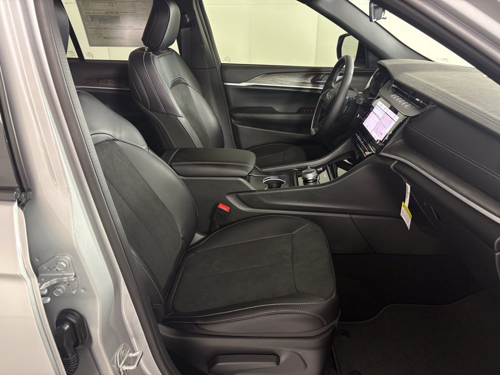 New 2026 Jeep Grand Cherokee Altitude AWD/4WD image 42