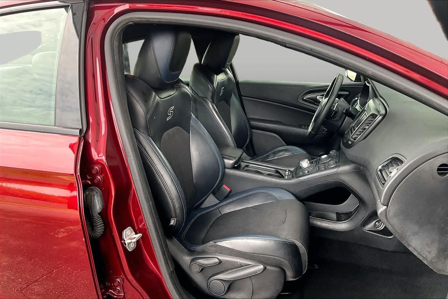 Used 2015 Chrysler 200 S FWD image 9