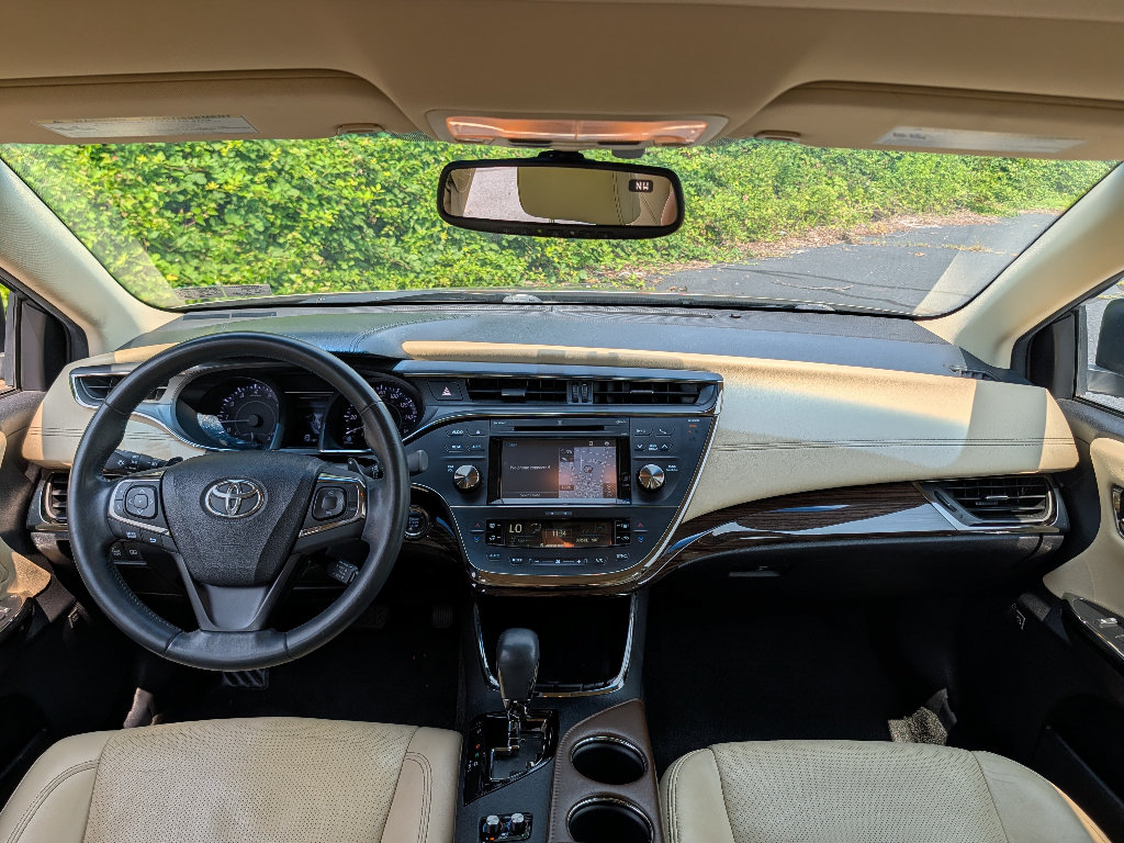 Used 2015 Toyota Avalon Limited FWD image 31