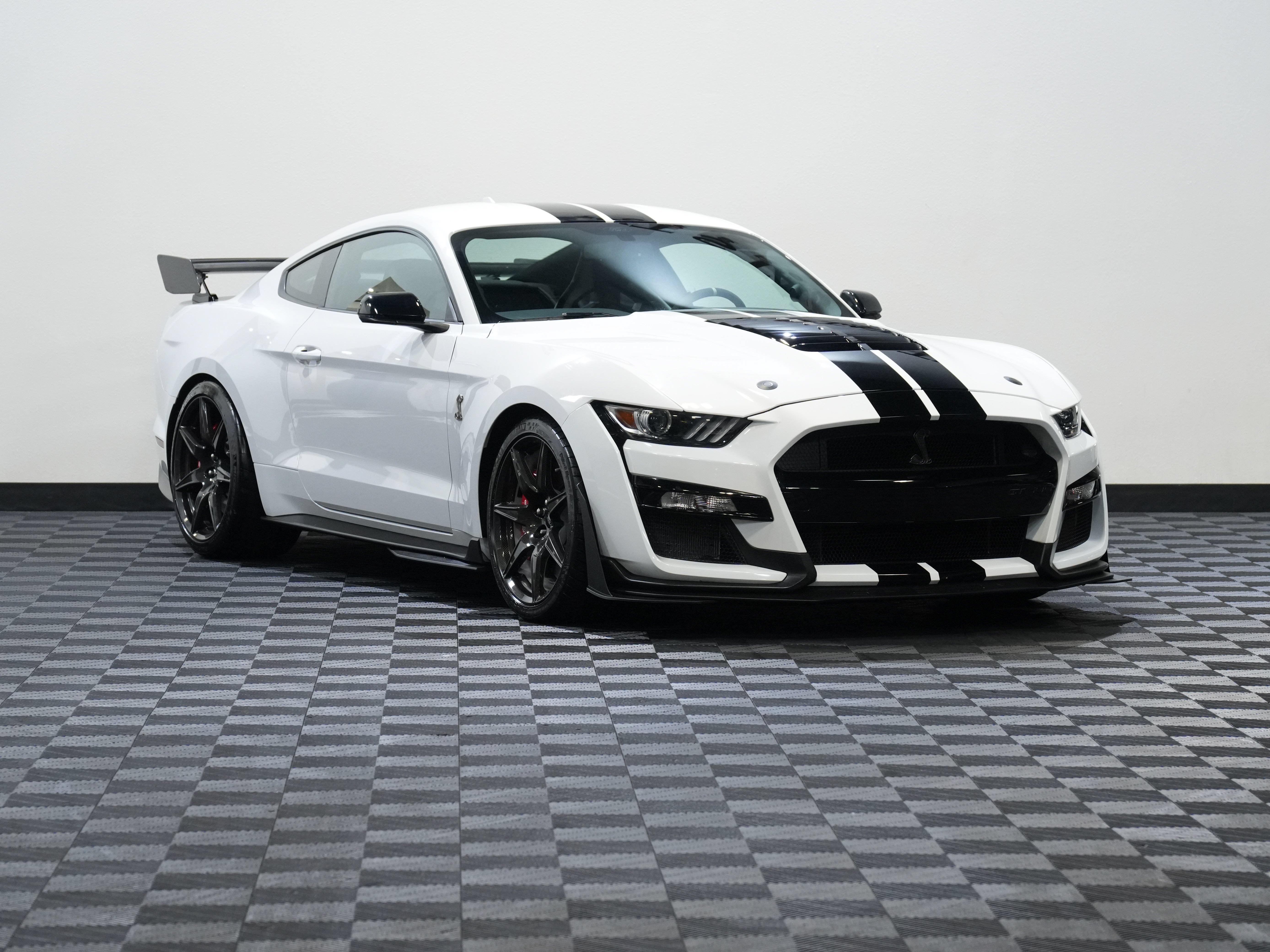 Used 2020 Ford Mustang Shelby GT500 w/ Carbon Fiber Track Pack RWD image 5