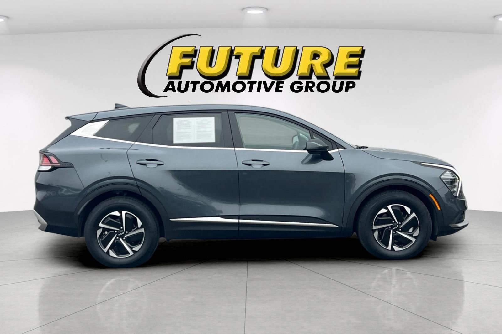 Certified 2025 Kia Sportage LX image 3