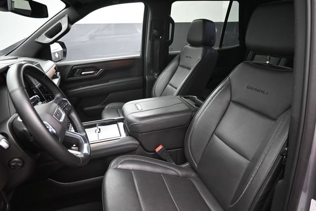 Used 2025 GMC Yukon Denali AWD/4WD image 12