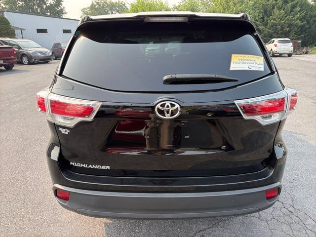 Used 2016 Toyota Highlander LE FWD image 11