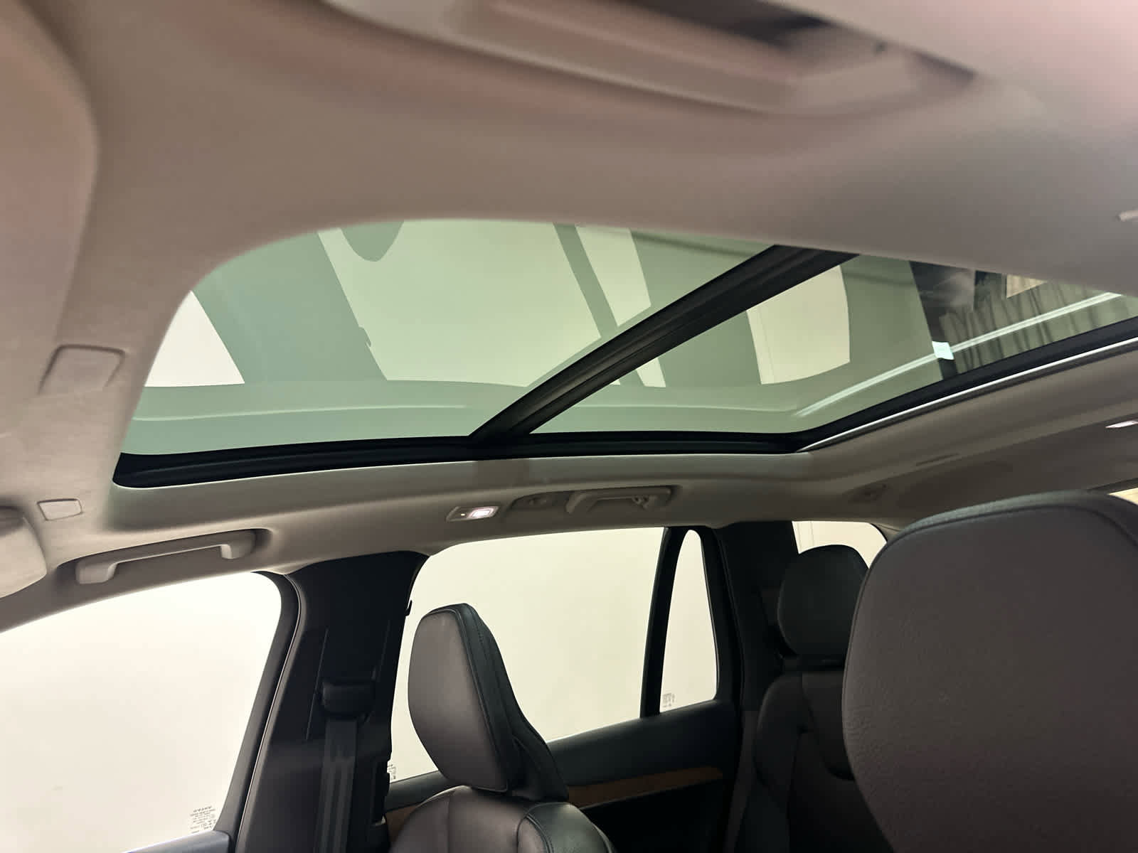 Used 2023 Volvo XC90 T8 Plus image 5