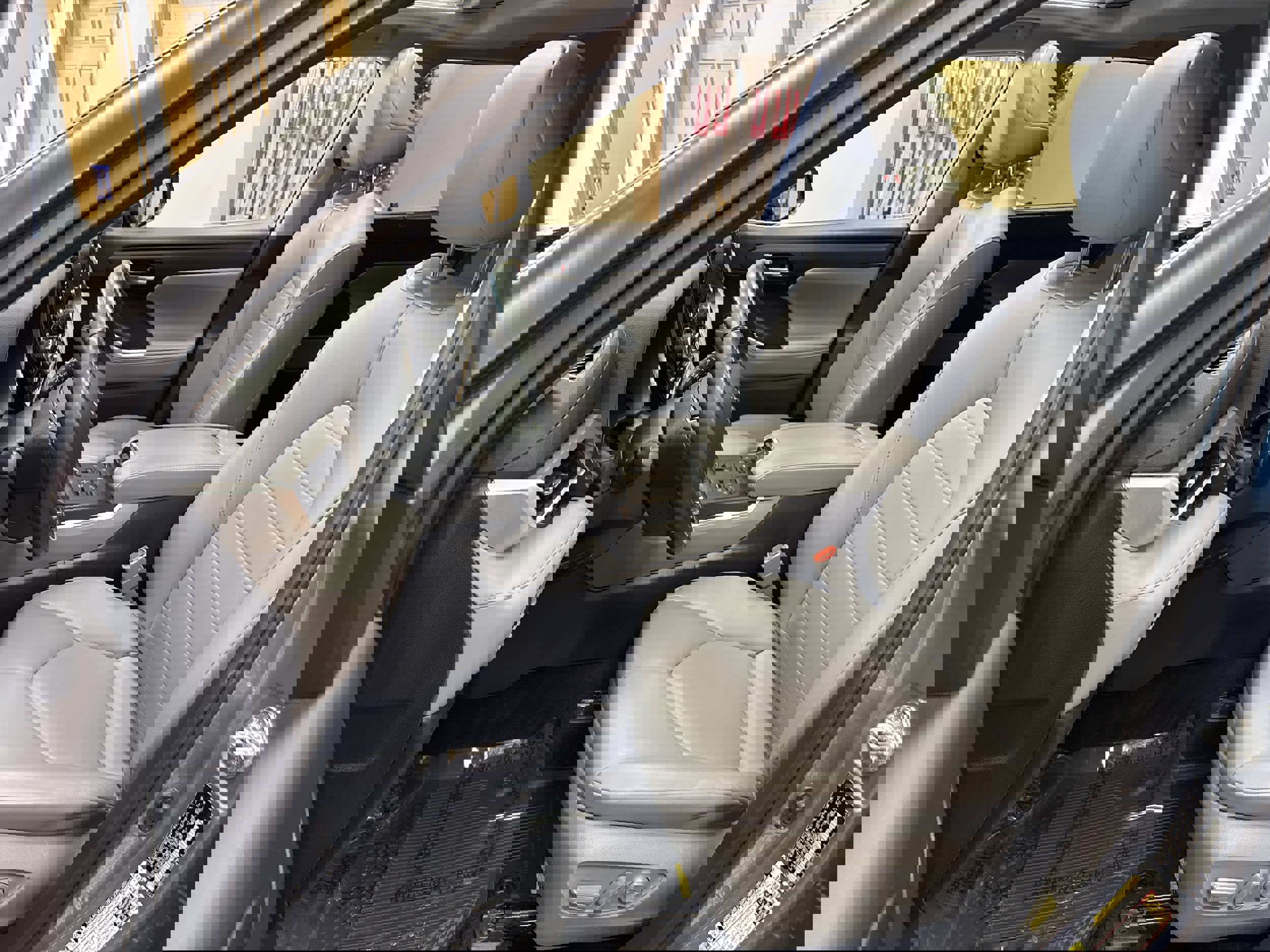 Used 2021 Toyota Highlander XLE image 30