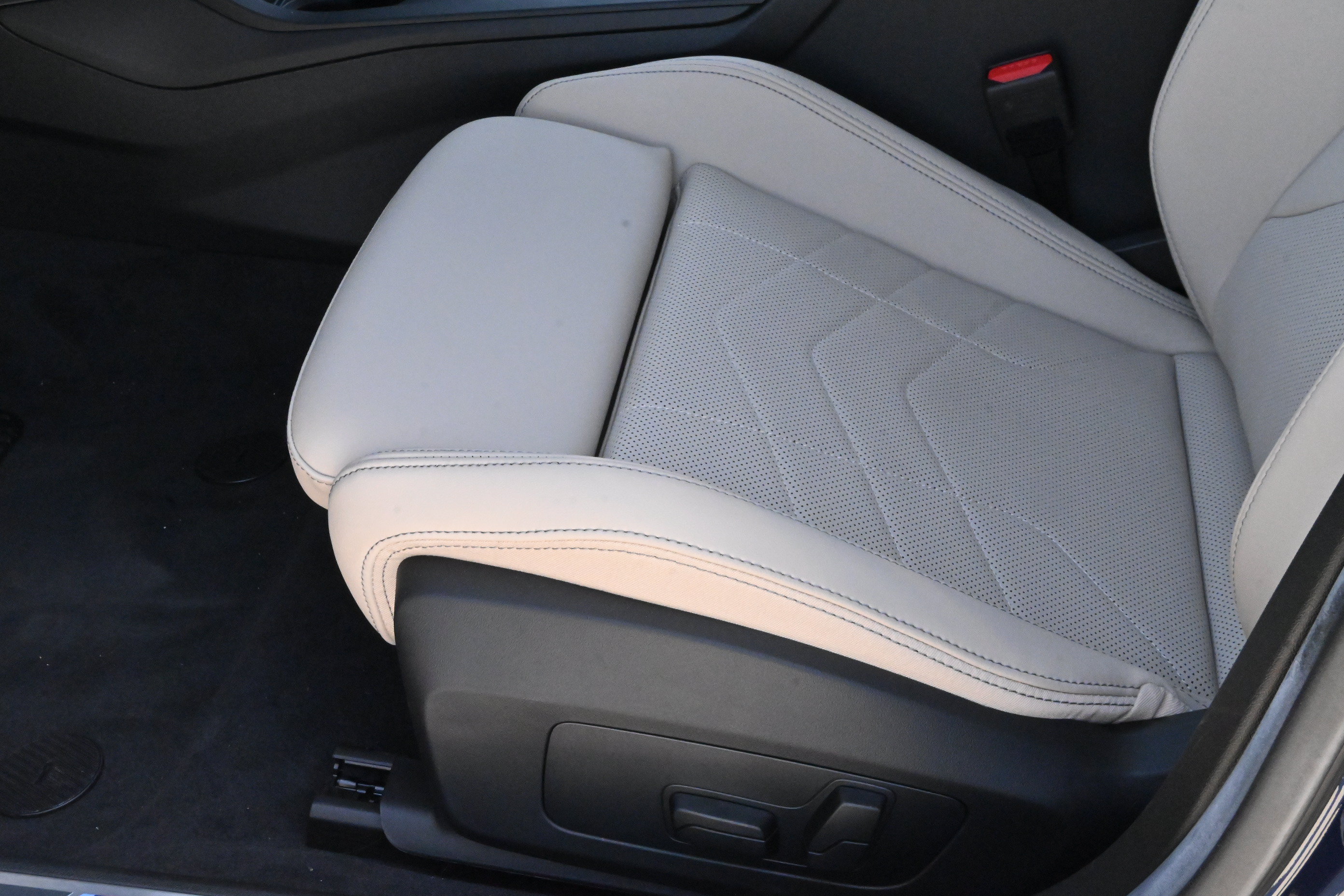 New 2026 BMW 228i w/ Technology Package FWD image 25