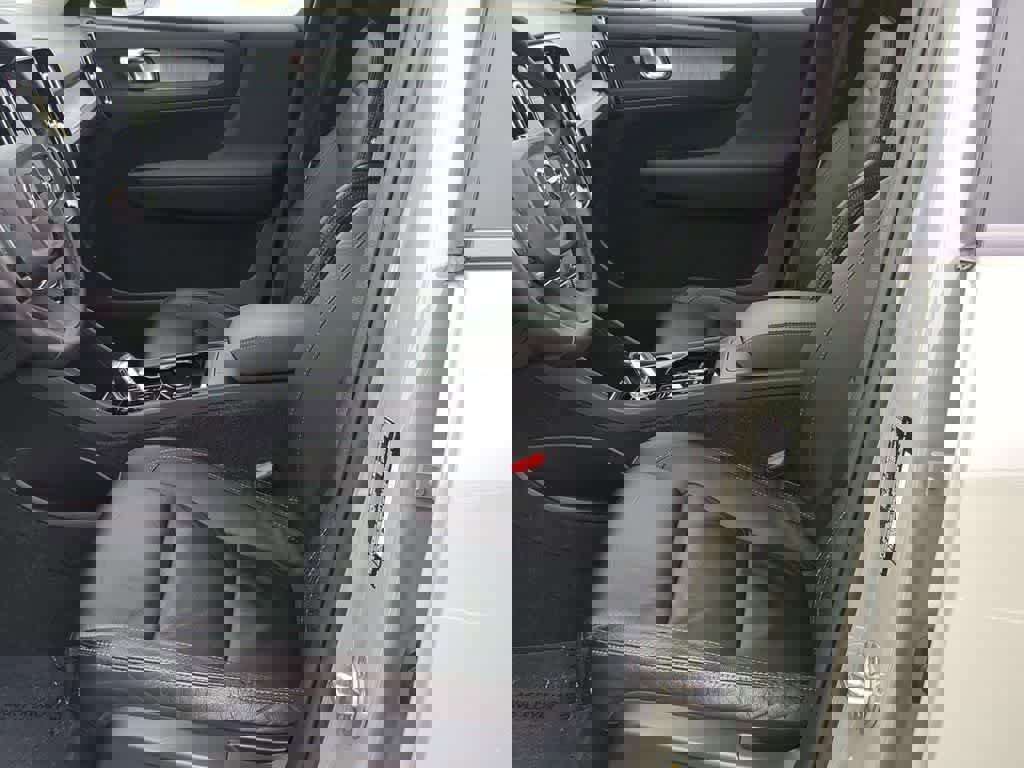 Used 2023 Volvo XC40 B5 Plus w/ Driver Assist Package image 15