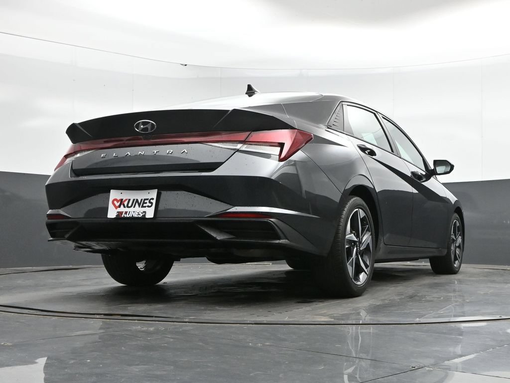 Used 2023 Hyundai Elantra SEL w/ Convenience Package FWD image 39