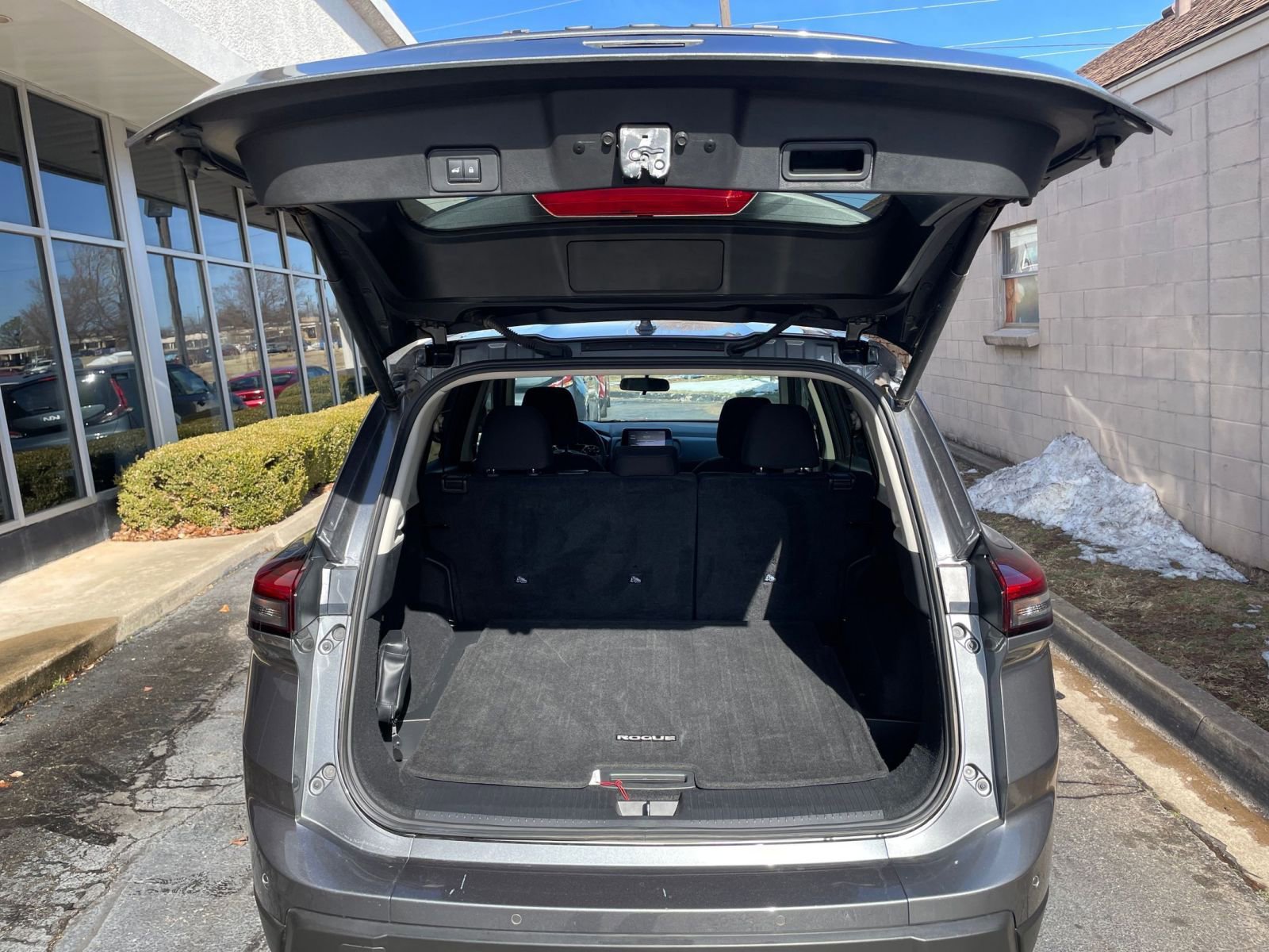 Used 2025 Nissan Rogue SV image 33