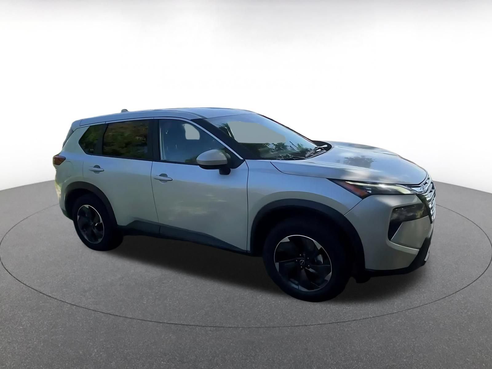 Used 2025 Nissan Rogue SV AWD/4WD image 2