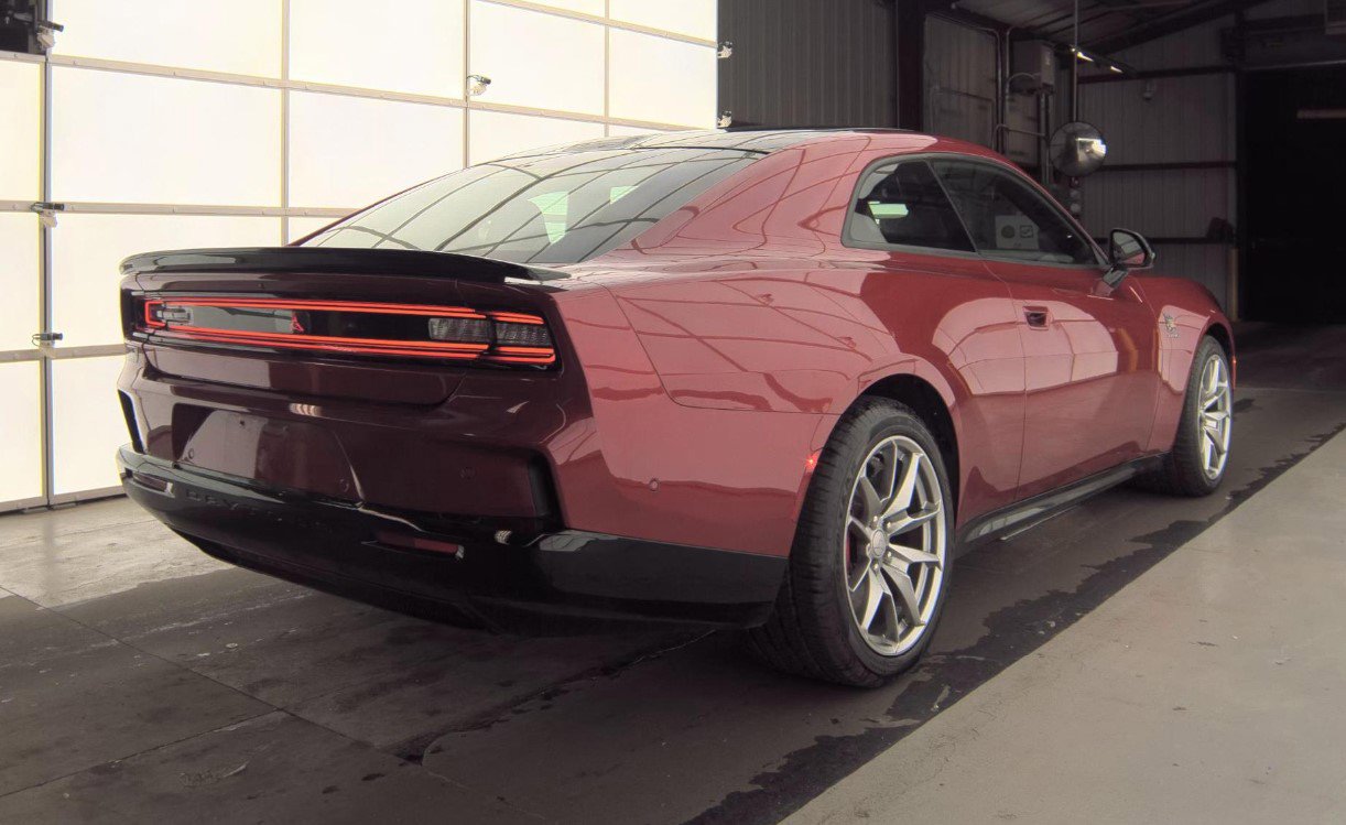 Used 2025 Dodge Charger Daytona Scat Pack w/ Track Pack image 4