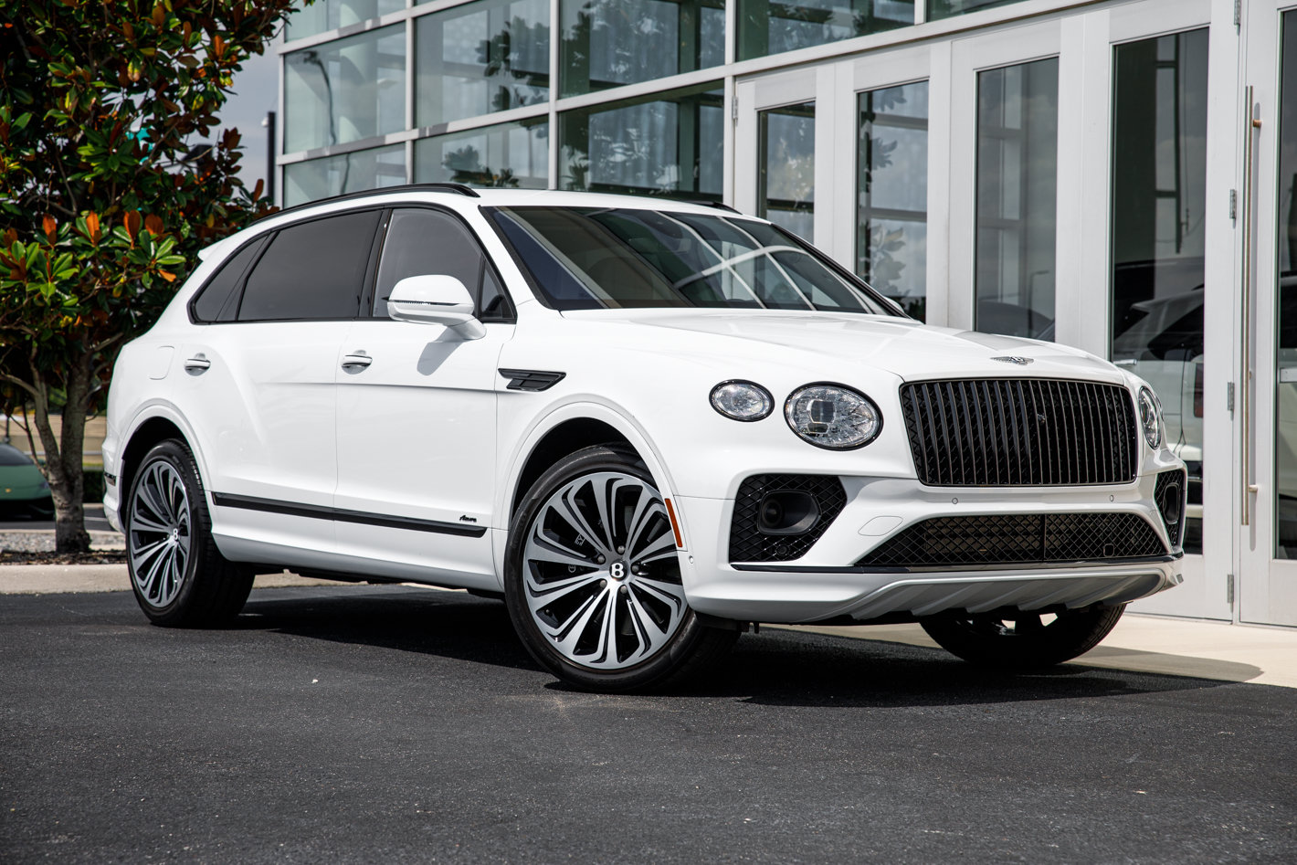 Used 2023 Bentley Bentayga Extended Wheelbase AWD/4WD image 15