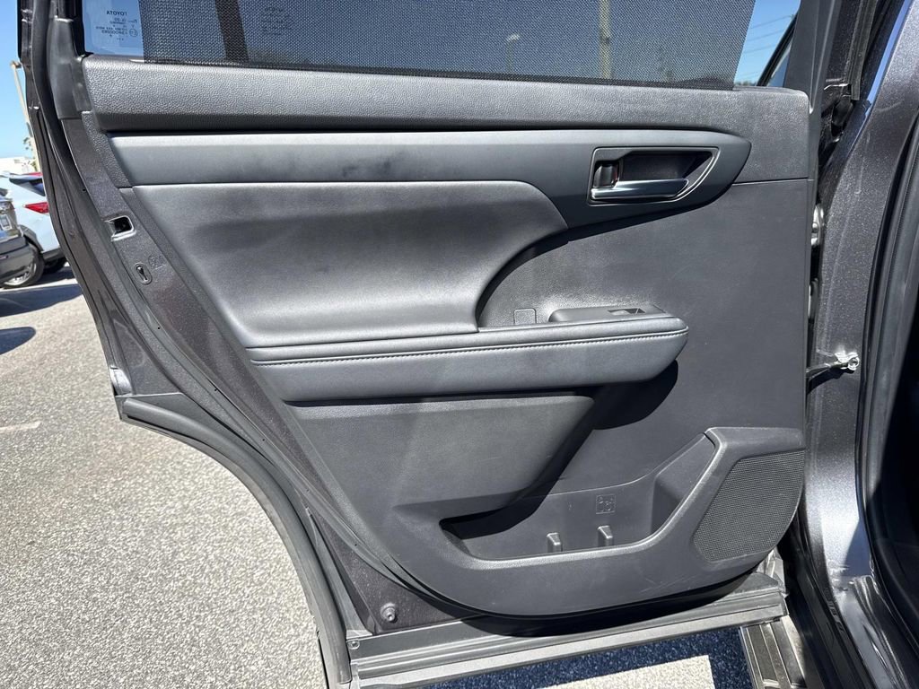 Used 2022 Toyota Highlander XSE image 13