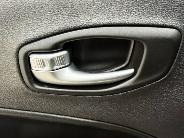 Used 2021 Jeep Compass Sport image 30