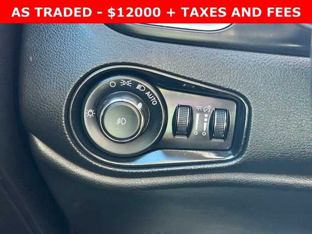 Used 2018 Jeep Renegade Latitude w/ Cold Weather Group image 19