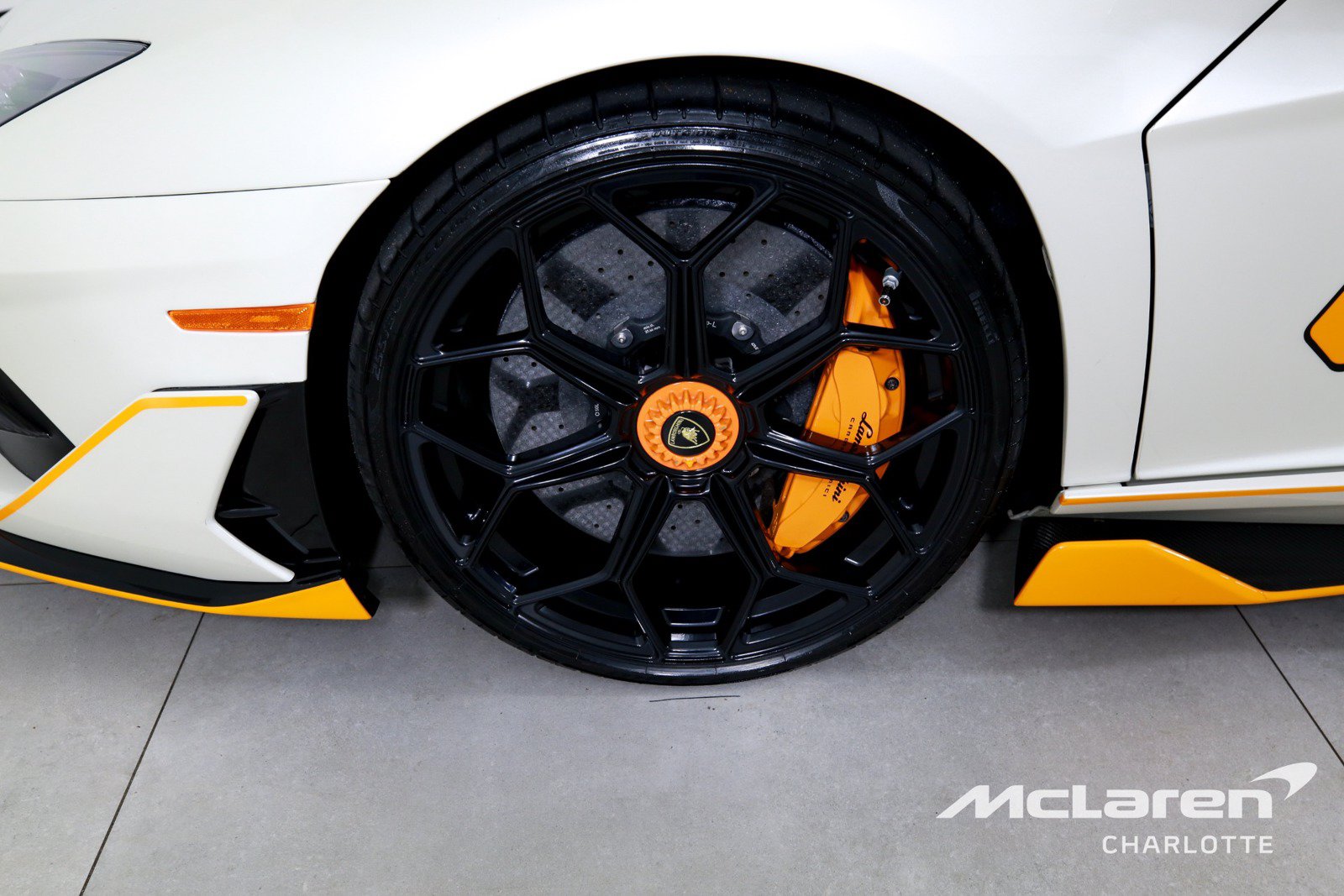 Used 2021 Lamborghini Aventador SVJ AWD/4WD image 31