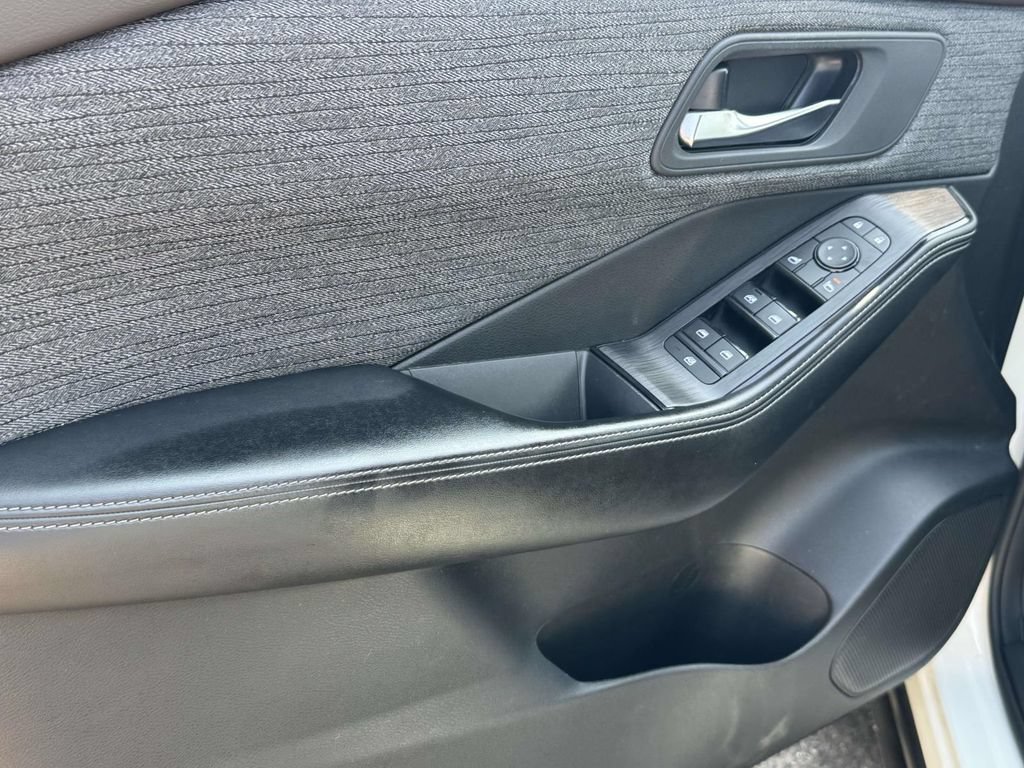 Used 2021 Nissan Rogue SV AWD/4WD image 32