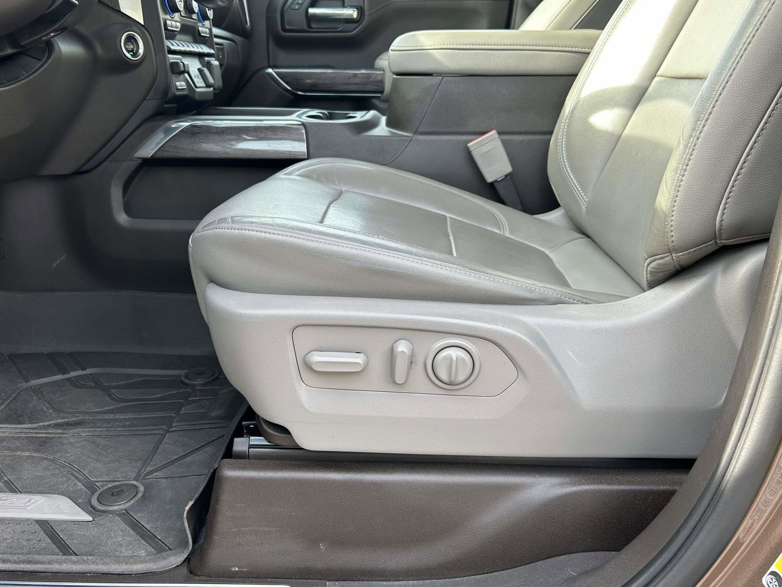 Used 2019 Chevrolet Silverado 1500 LTZ image 18