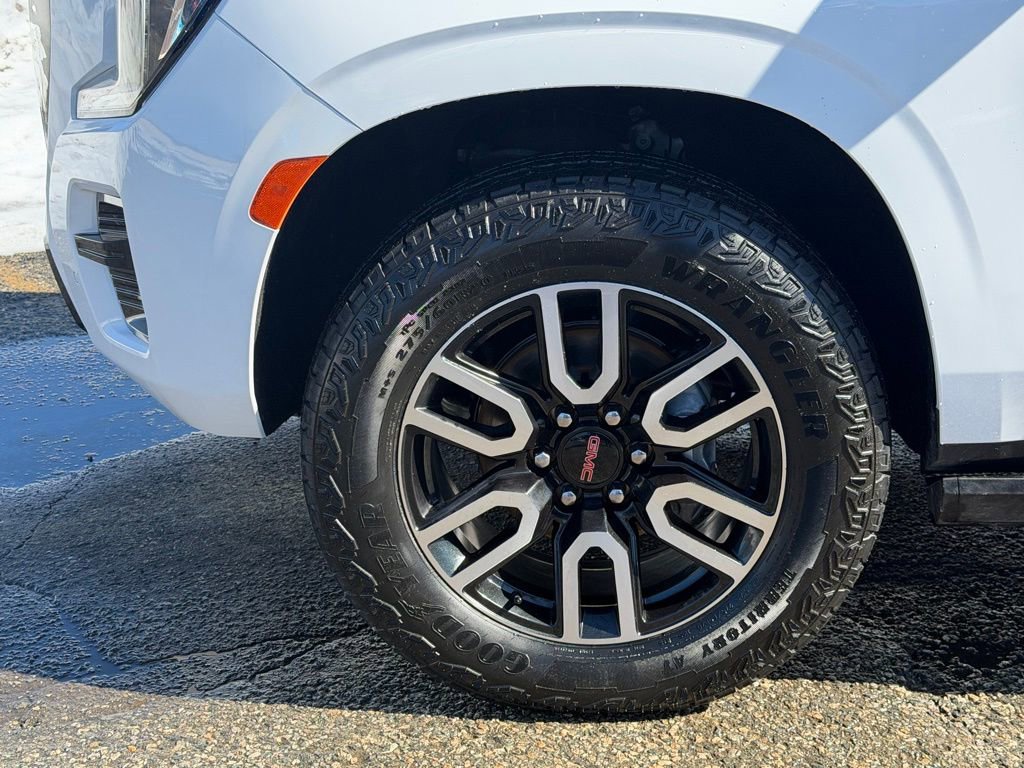Used 2024 GMC Yukon AT4 w/ AT4 Premium Package image 3