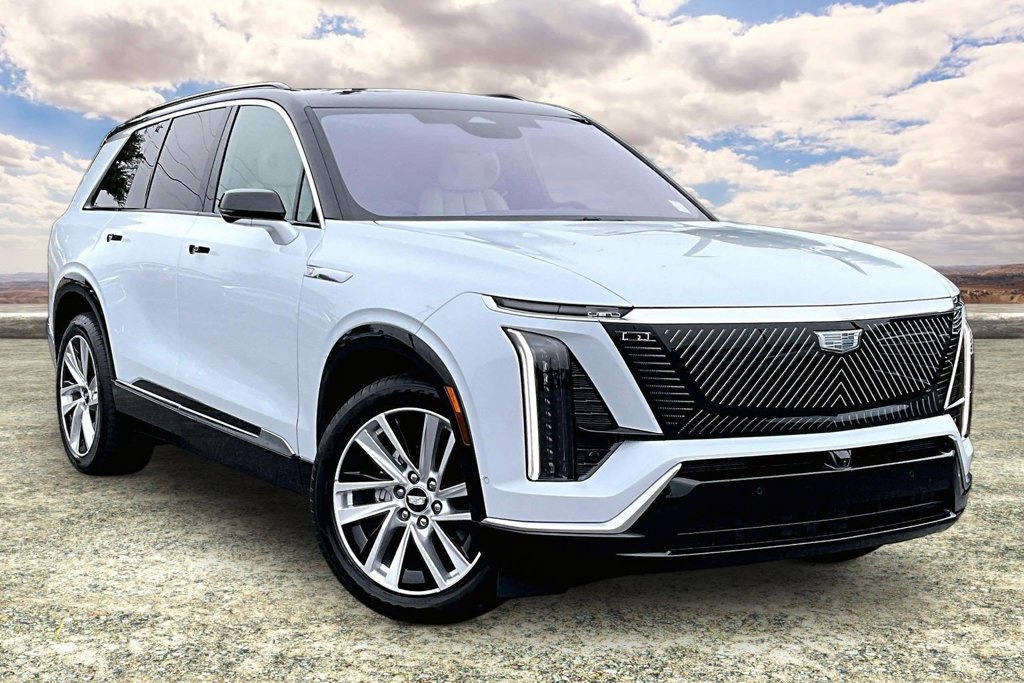 Used 2027 Cadillac Vistiq Luxury w/ LPO, Floor Liner Package