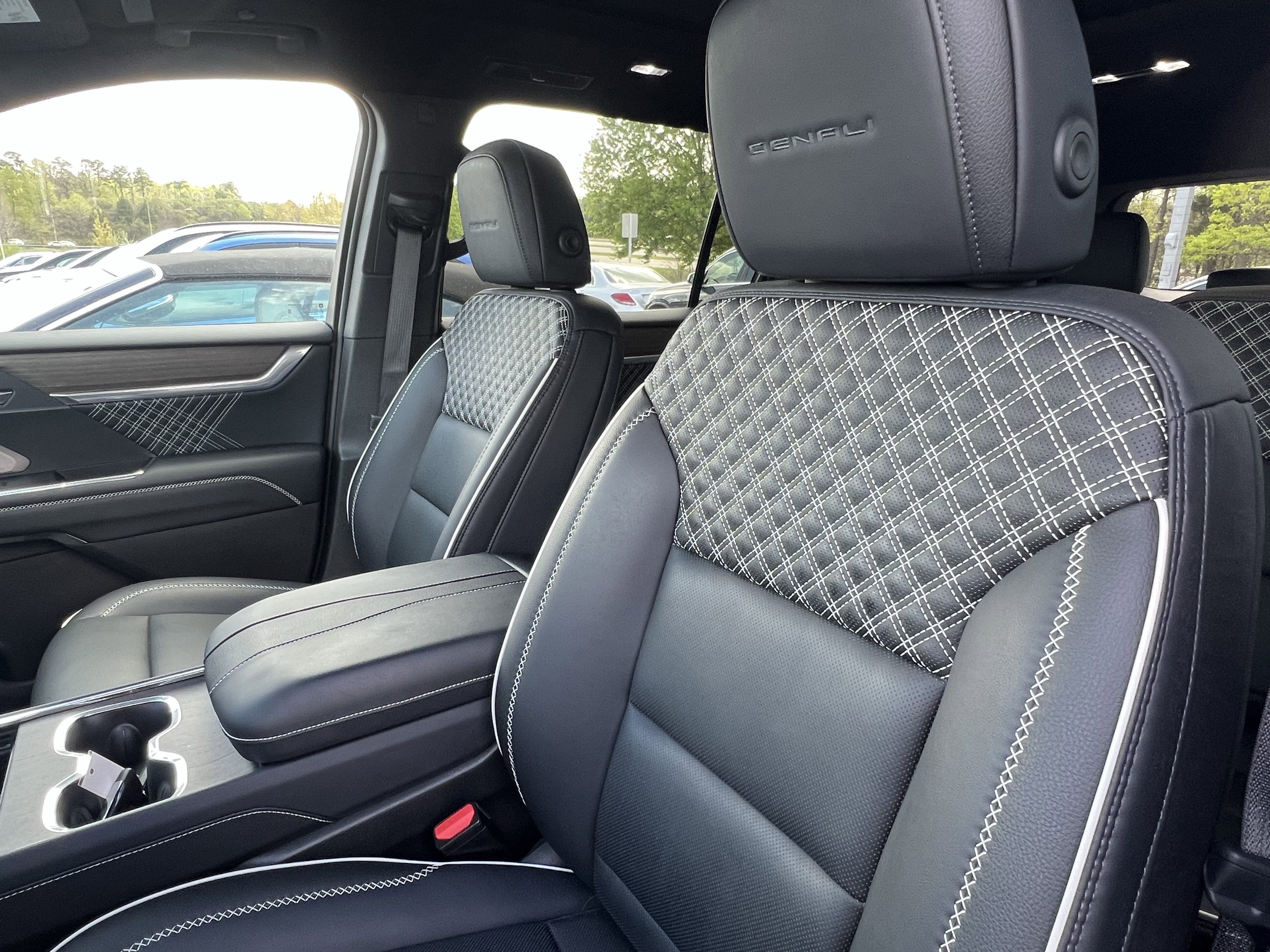 Used 2024 GMC Acadia Denali w/ Super Cruise Package image 16