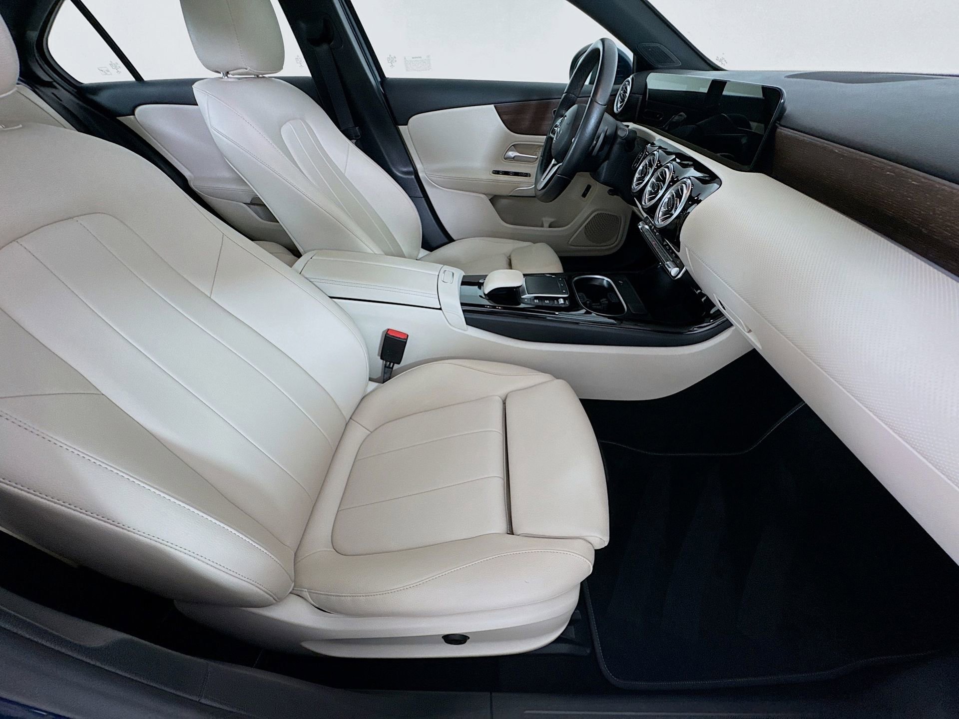 Used 2022 Mercedes-Benz A 220 image 29