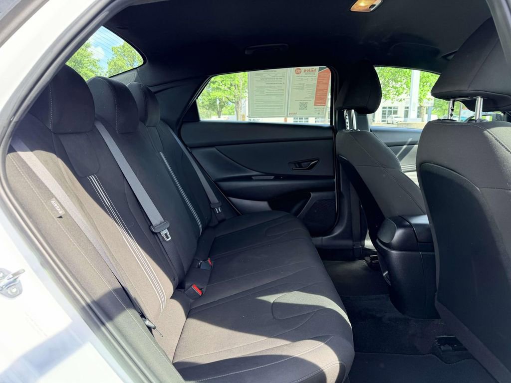 Used 2025 Hyundai Elantra Sport FWD image 15