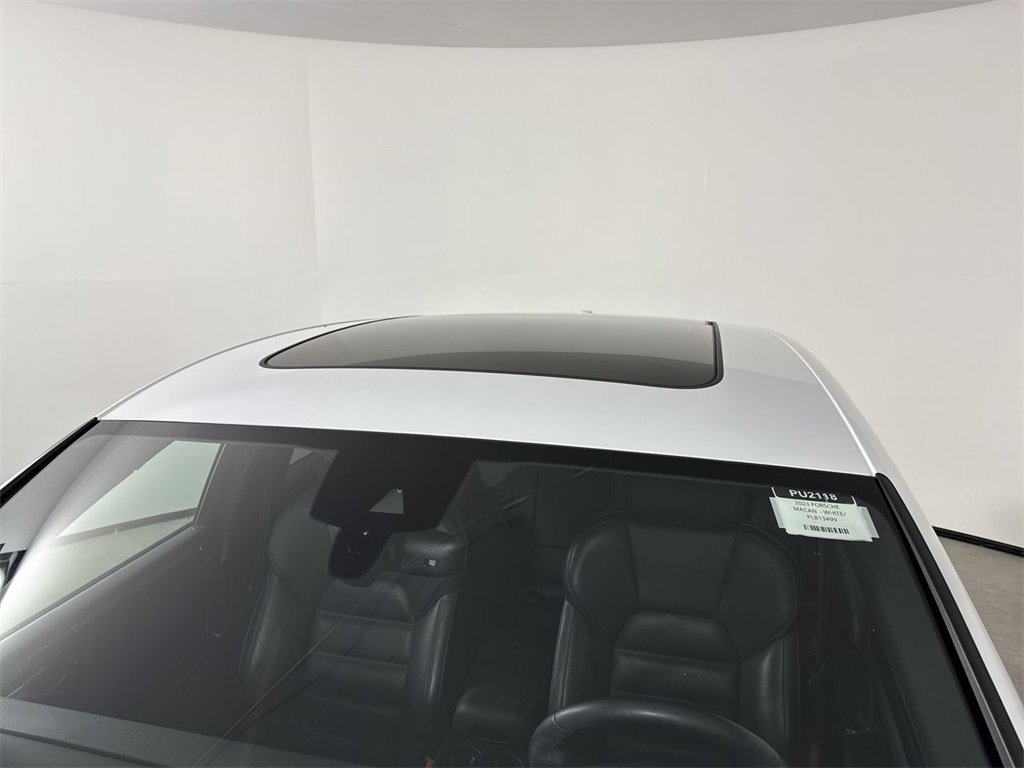 Certified 2023 Porsche Macan Turbo image 17