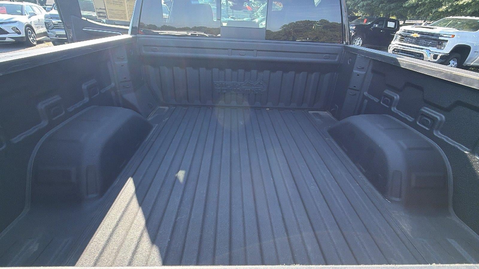 Used 2024 Chevrolet Silverado 1500 High Country w/ Midnight Edition AWD/4WD image 14