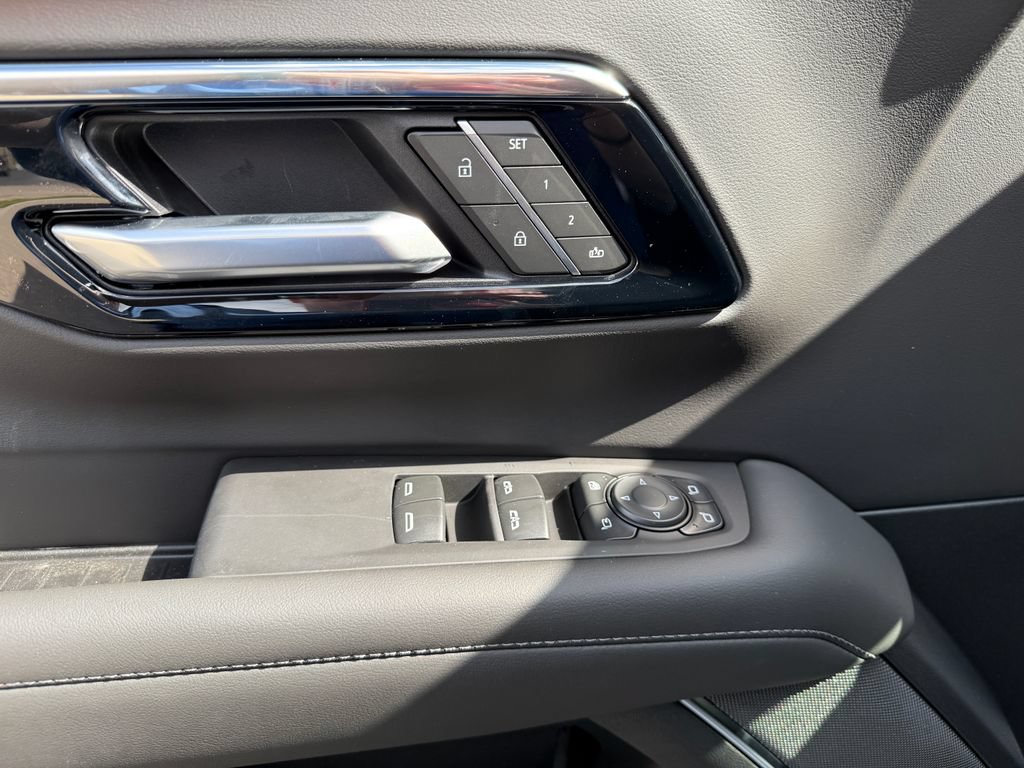 New 2026 Chevrolet Suburban LT w/ Comfort Package AWD/4WD image 19