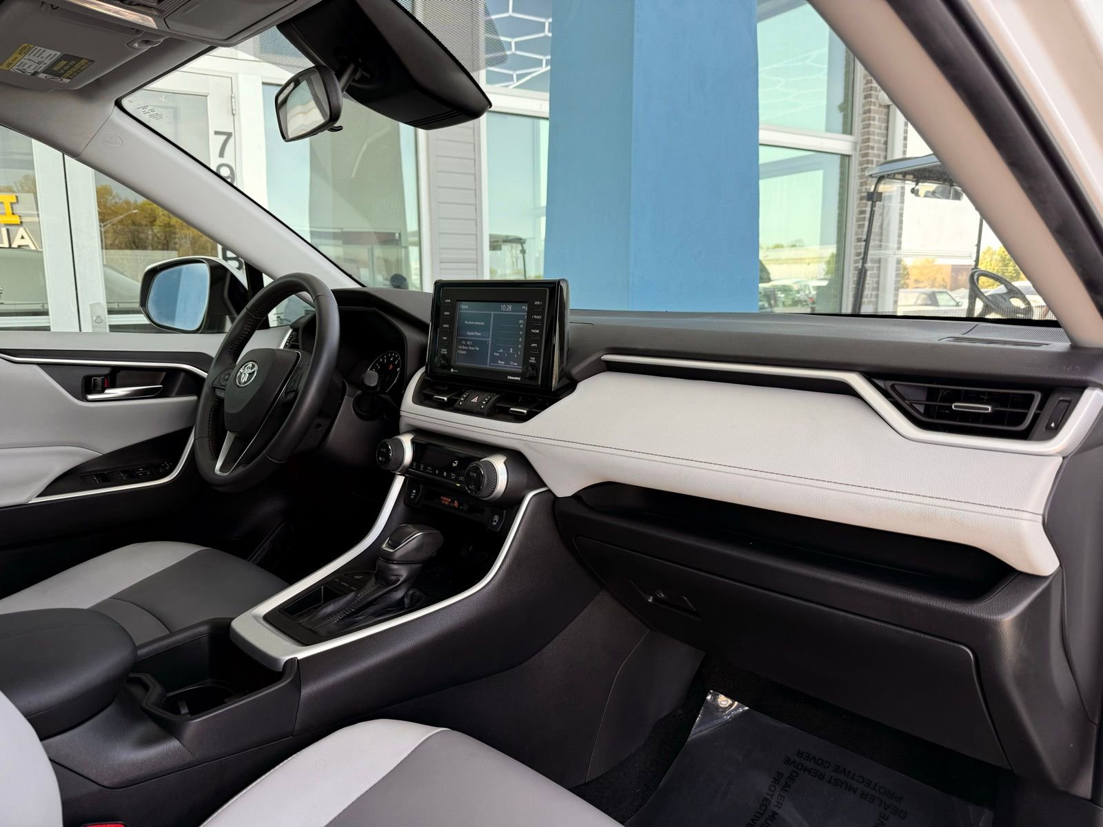 Used 2022 Toyota RAV4 XLE Premium image 25