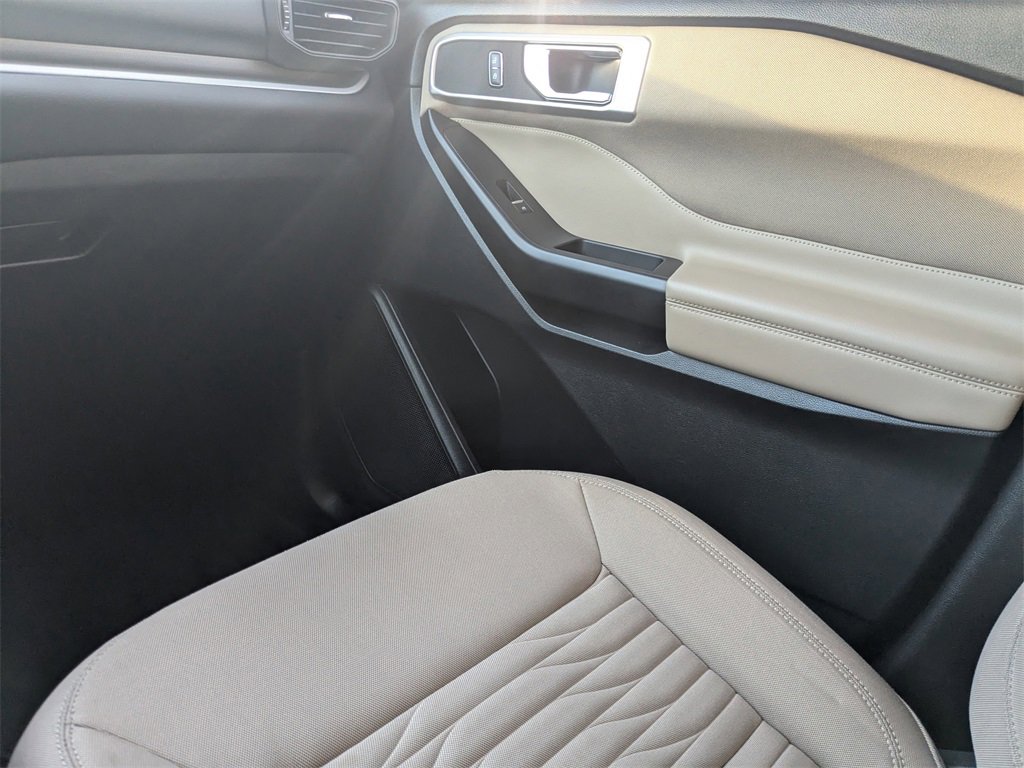 Used 2020 Ford Explorer XLT image 6