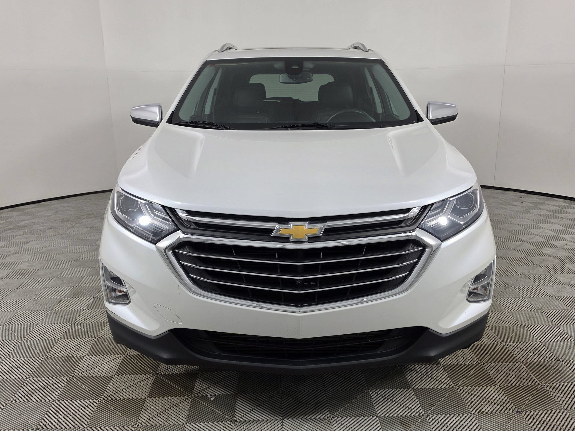 Used 2018 Chevrolet Equinox Premier FWD image 2