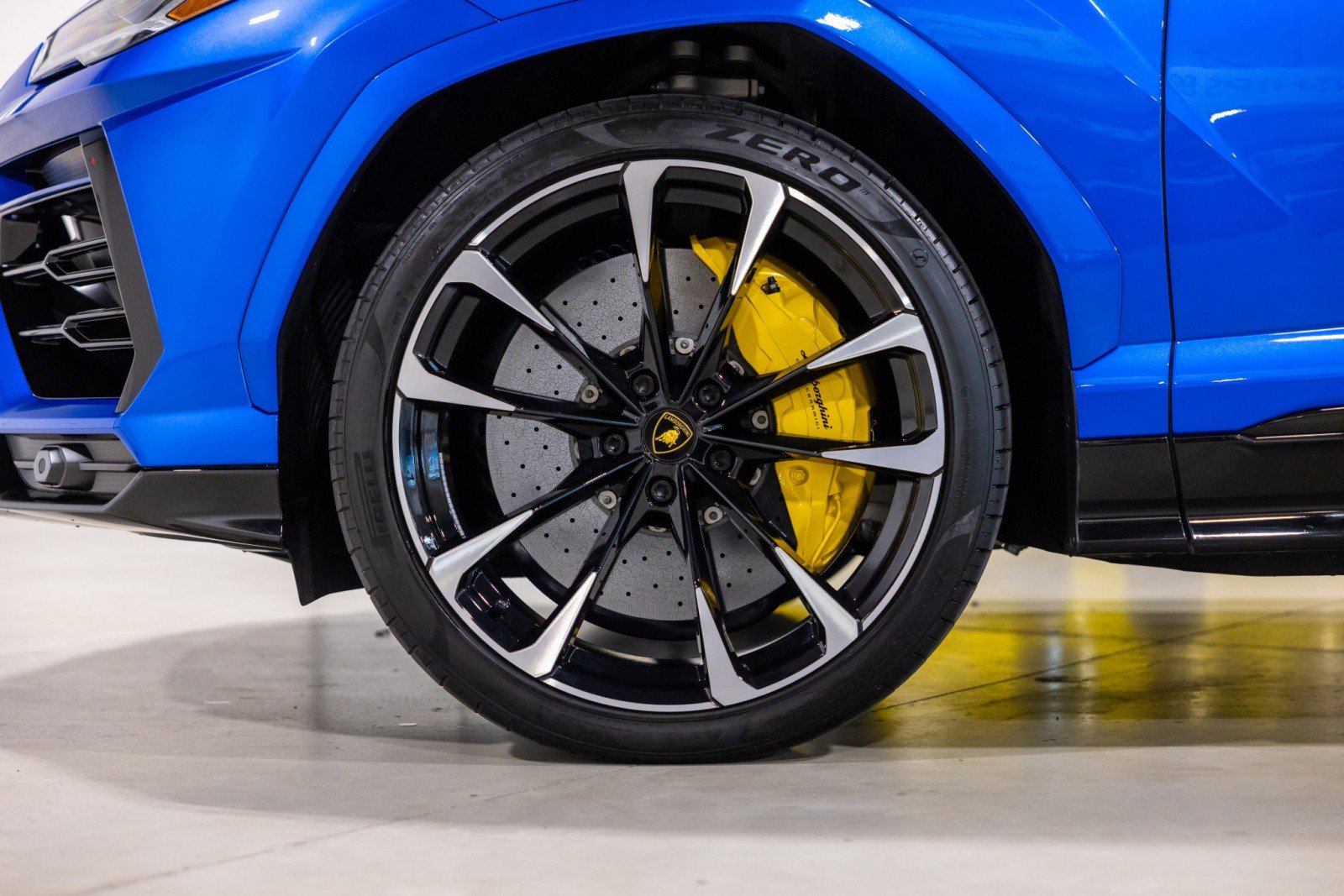 Used 2022 Lamborghini Urus image 19